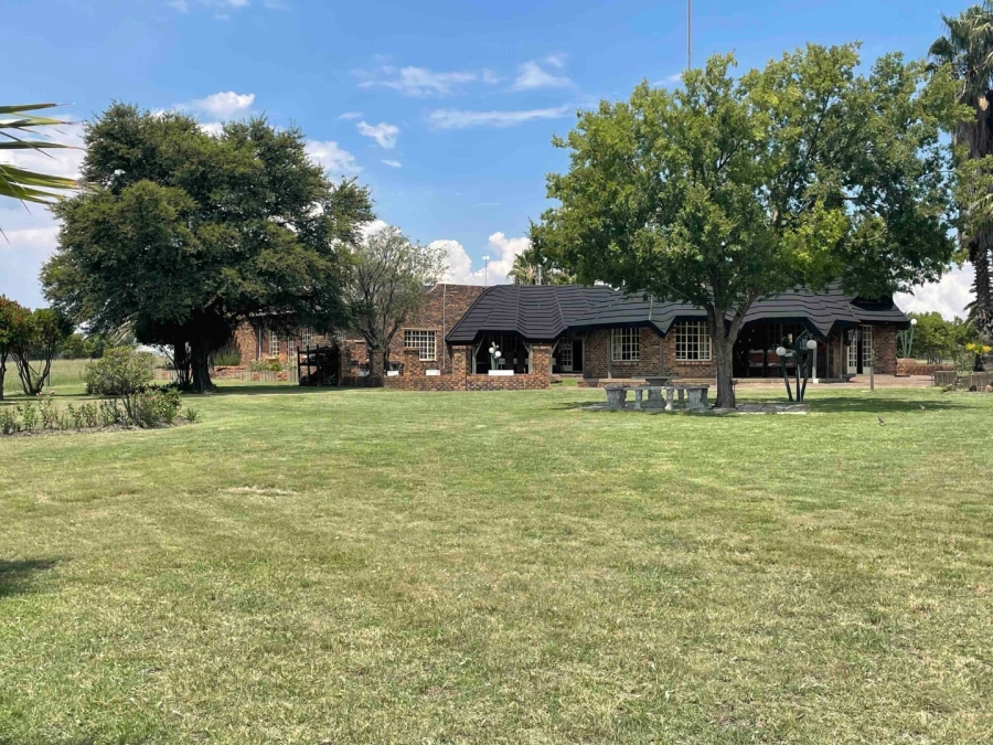 5 Bedroom Property for Sale in Oranjeville Free State